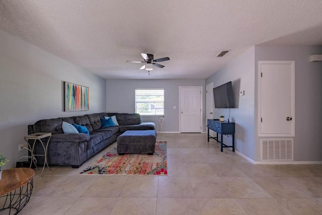 Brand Newpainted Vacation Hse Nrucf Petsok Fenced Holiday home Orlando